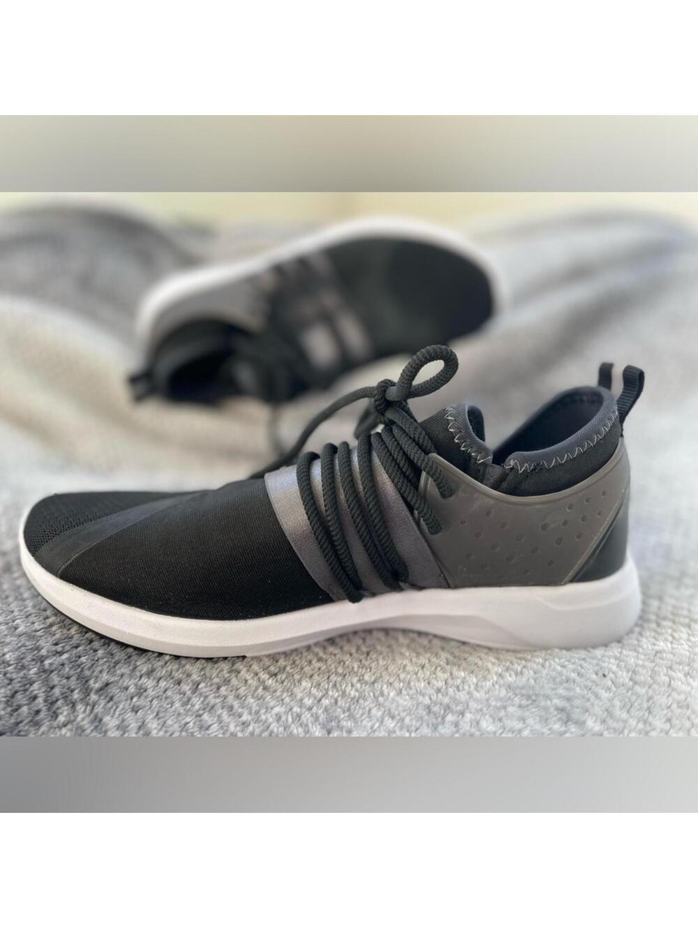 Fabletics black sneaker - sz 7.5